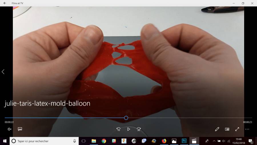 julie-taris-latex-balloon-video_5_.jpg